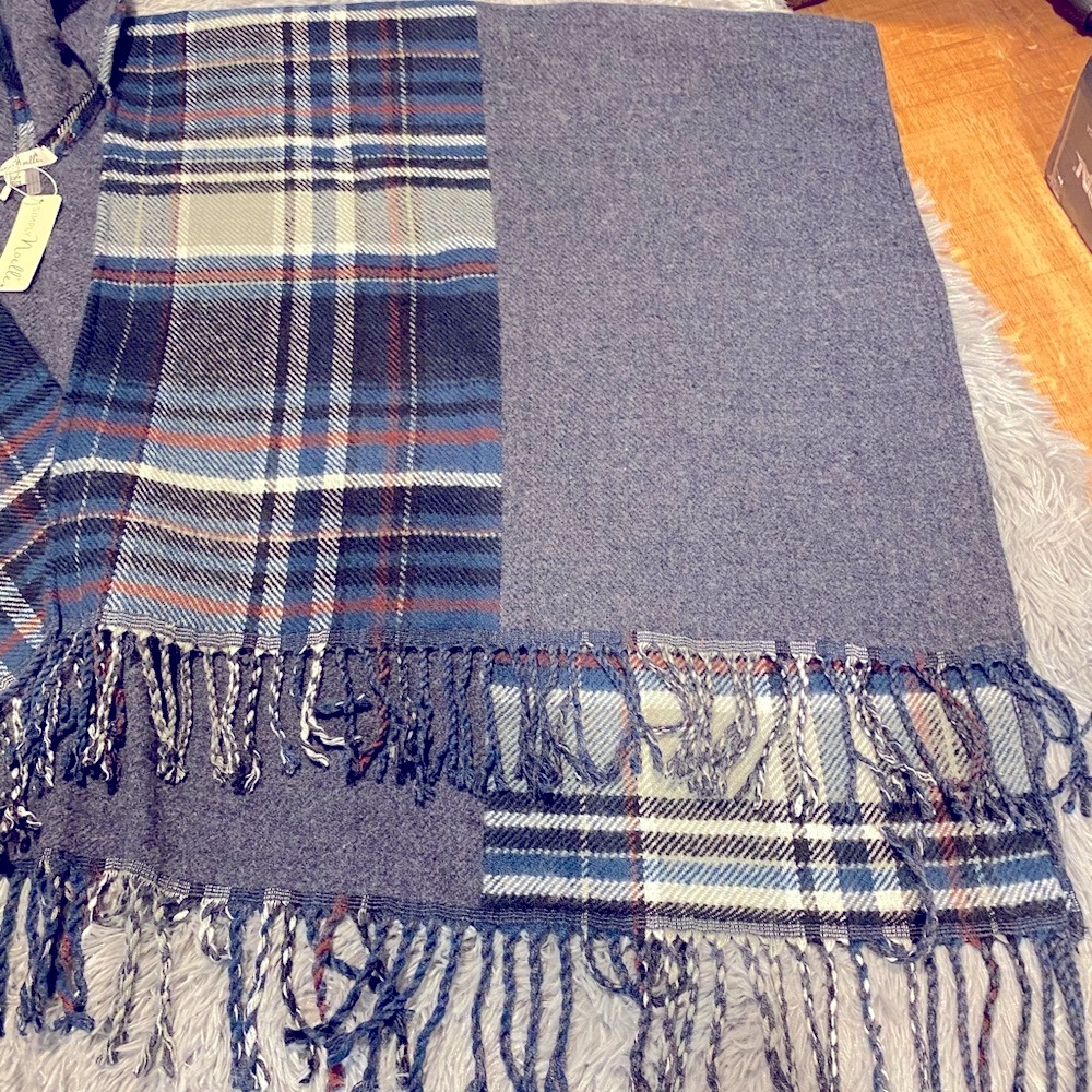 Hooded Cape / Shawl - Picture 3 of 5